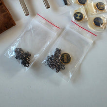 Load image into Gallery viewer, Momo Wooden Look Key Set
