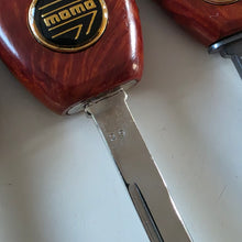 Load image into Gallery viewer, Momo Wooden Look Key Set
