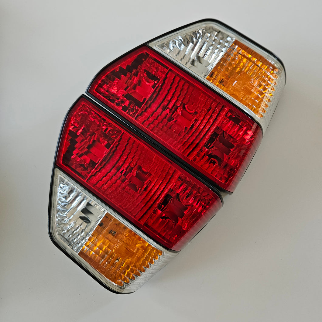 LUCID Crystal Clear/Red Tail Light Set Golf Mk2