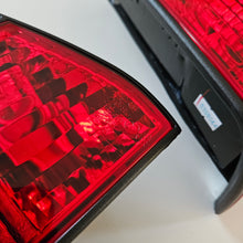 Load image into Gallery viewer, LUCID Crystal Clear/Red Tail Light Set Golf Mk2
