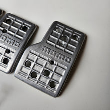 Load image into Gallery viewer, Momo &quot;Waffle&quot; Alu Pedal Set
