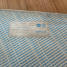 Load image into Gallery viewer, Original Front Door Wind Deflector Set Golf Mk2
