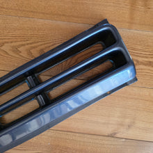 Load image into Gallery viewer, Kamei X1 Tuning Front Grill Scirocco Mk2
