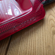 Load image into Gallery viewer, Farad Smoked/Red Heckblende Golf Mk3
