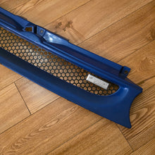 Load image into Gallery viewer, Kamei Tuning Honeycomb Style Front Grill Golf Mk4

