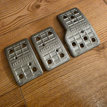 Load image into Gallery viewer, Momo "Waffle" Alu Pedal Set
