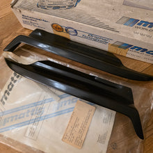 Load image into Gallery viewer, Mattig Headlight Eyebrow Spoiler Set VW T4 (After 1995)
