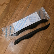 Load image into Gallery viewer, Mattig Headlight Eyebrow Spoiler Set BMW E46 (Facelift)
