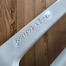 Load image into Gallery viewer, Pontus Racing Front Grill Vento/Jetta Mk3
