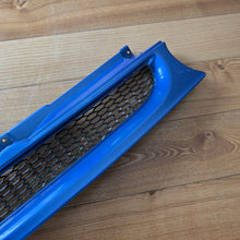 Load image into Gallery viewer, Kamei Tuning Honeycomb Style Front Grill Golf Mk4
