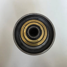 Load image into Gallery viewer, Momo Hub Mercedes Benz L6004
