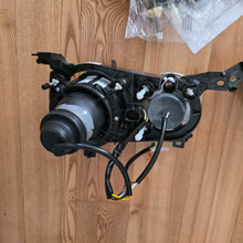 Load image into Gallery viewer, Dual Round Headlight Set (No Front Frames) Golf Mk3
