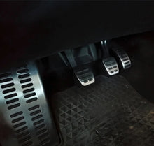 Load image into Gallery viewer, Manual Pedal Set With Footrest Golf/Jetta Mk4
